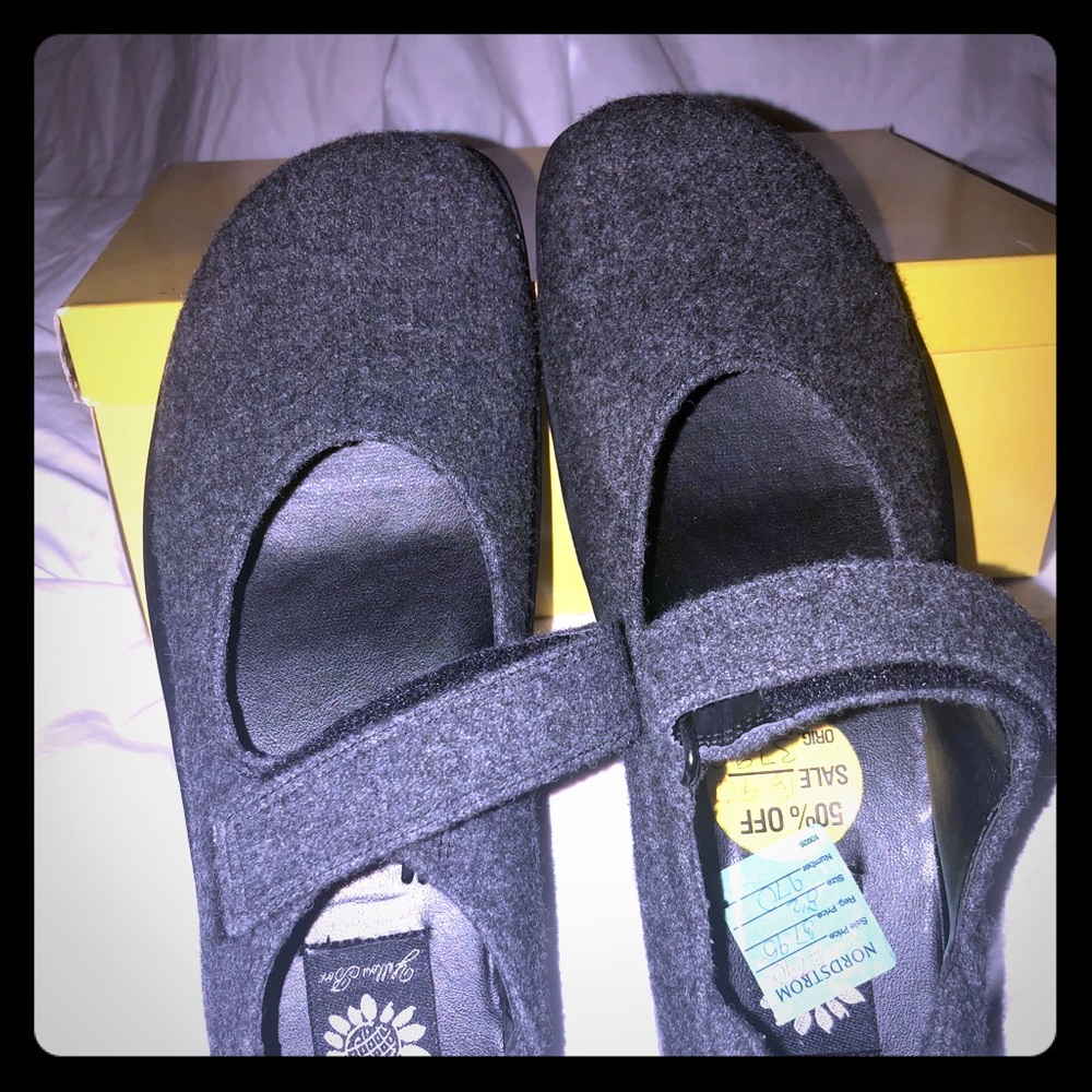 Brand new yellow box grey Mary Jane size 8.5